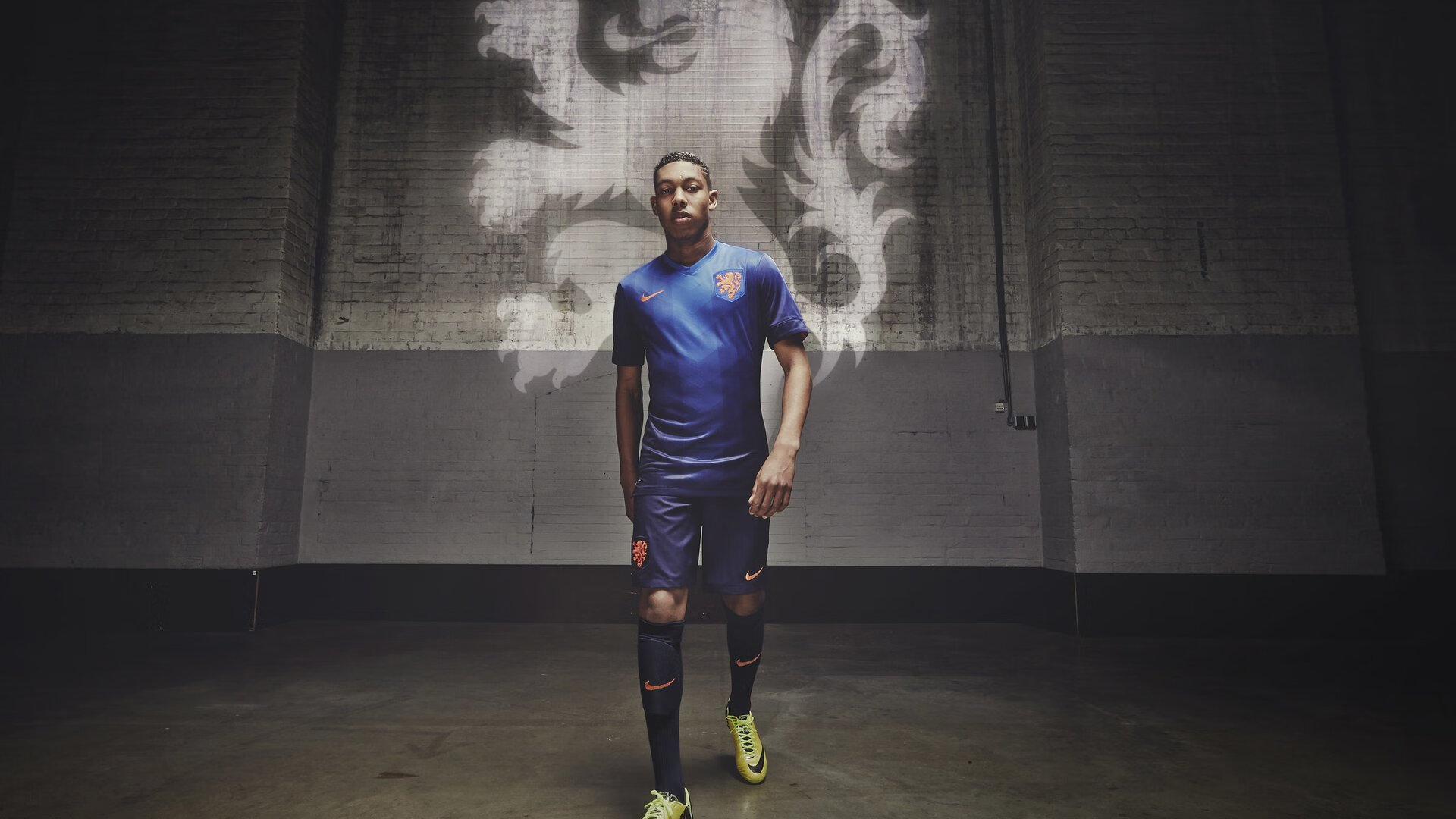 AYX体育-英超激情来袭：激情、努力、胜利一线之间，英超qg